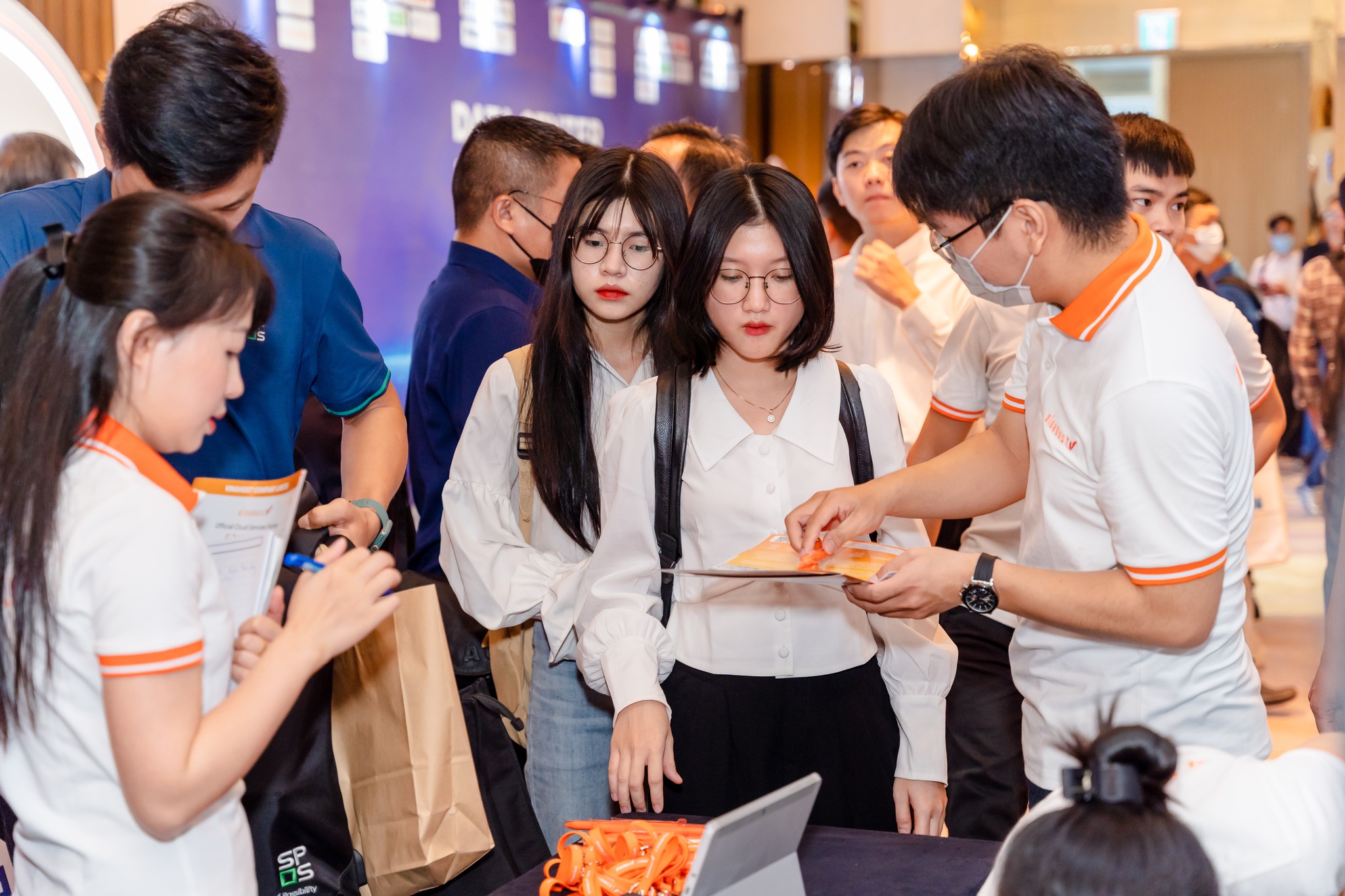 356256271 749393113857981 5431465816426321926 n - #1 Hosting Giá Rẻ, VPS Giá Rẻ, Máy Chủ Vật Lý, Email, Cloud Server 356256271 749393113857981 5431465816426321926 n - #1 Hosting Giá Rẻ, VPS Giá Rẻ, Máy Chủ Vật Lý, Email, Cloud Server