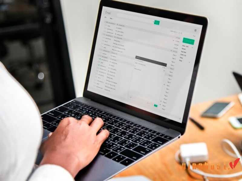 email relay la gi