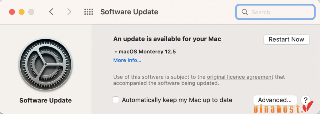 Để cập nhật macOS, hãy vào System Preferences từ menu Apple, chọn Software Update và khởi động lại máy nếu có phiên bản mới.
